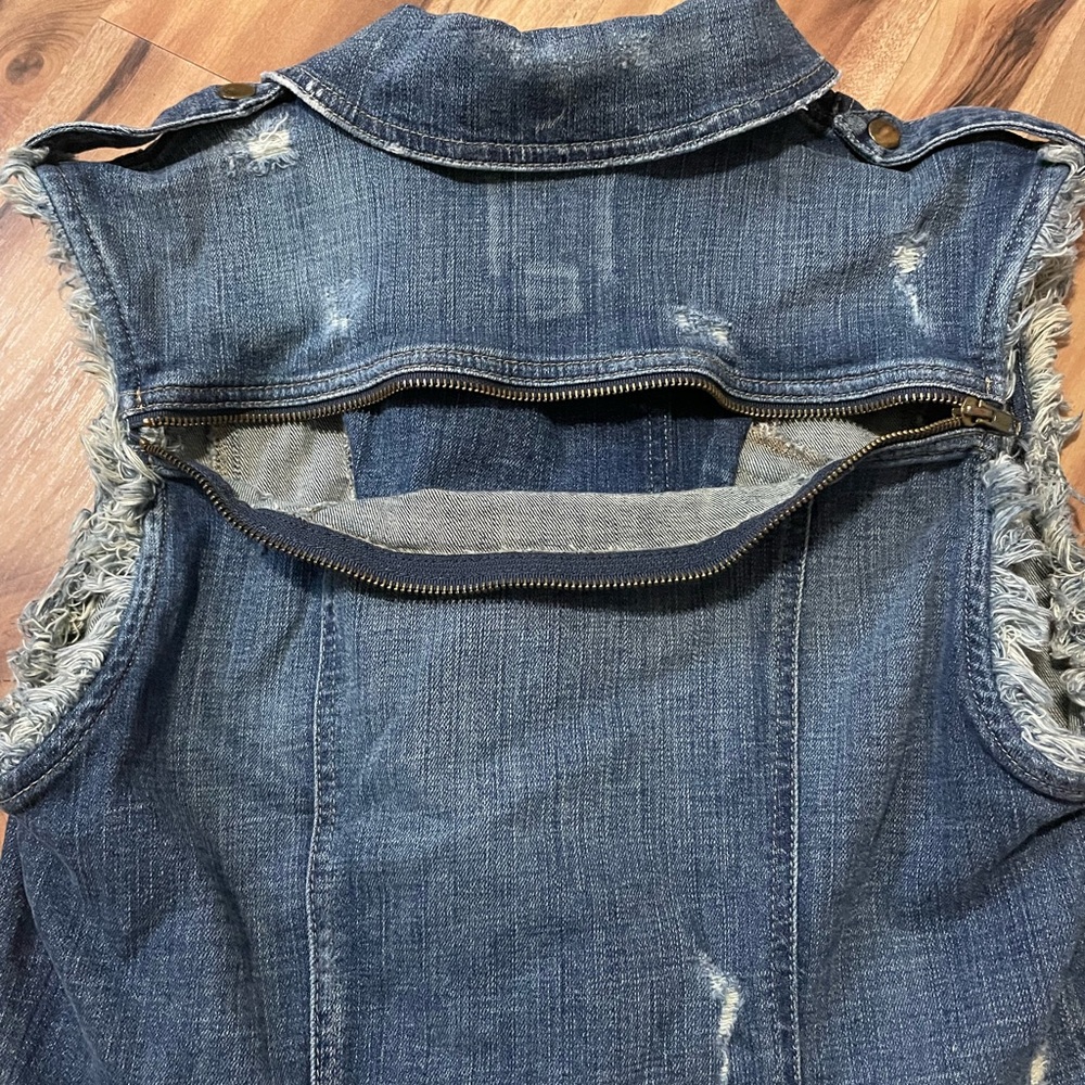 GUESS asymmetrical Denim Jean Vest/Shirt Mila Denim Moto  Blue Jean Size Med - Picture 9 of 9